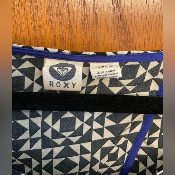Roxy Geometric Black, White, Navy Blue Open Back Dress. Size S. - Picture 3 of 4